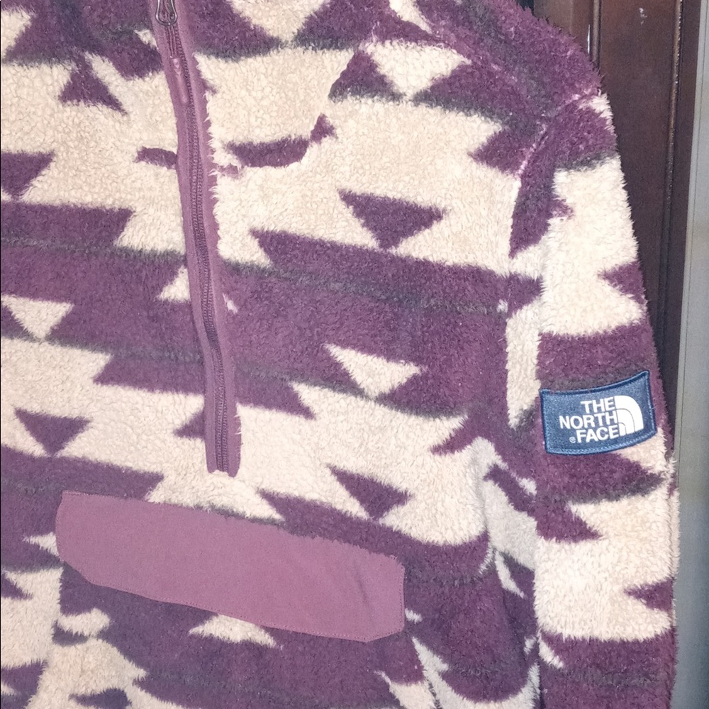 Sherpa hooded Women’s North Face “Campshire Sherpa Fleece Aztec” pullover.